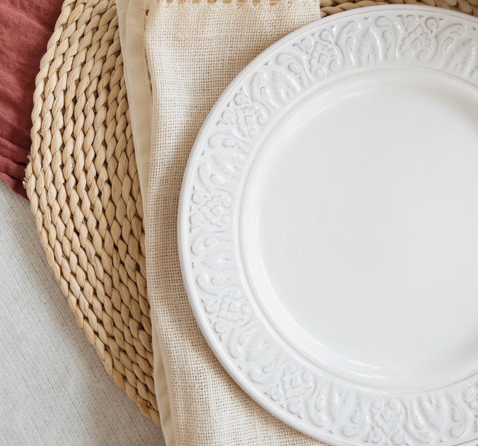 5 Benefits of Using Table Cloths at Home or Events